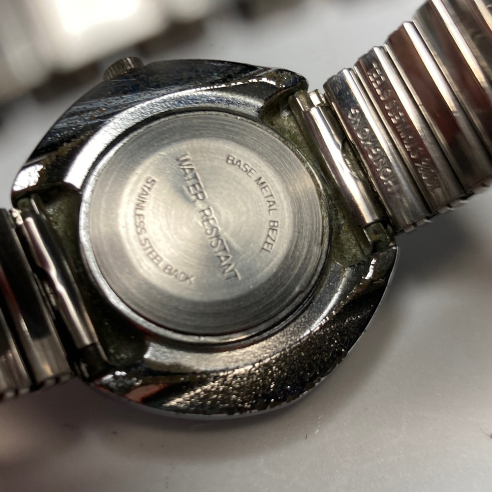 Vintage Timex black dial watch, works, stainless stretch bracelet - Picture 5 of 15
